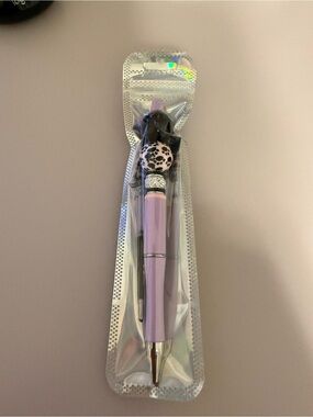 Lavender and black beaded Pen with paw Accent bead